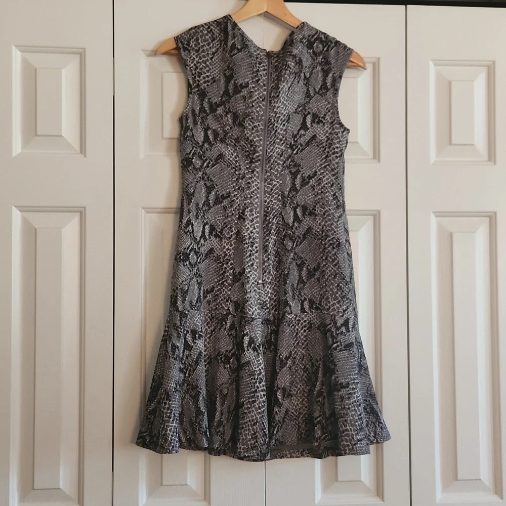 28. Ann Taylor,  Women's dress Petite,  Size  OP,  Snake skin design - Picture 4 of 11